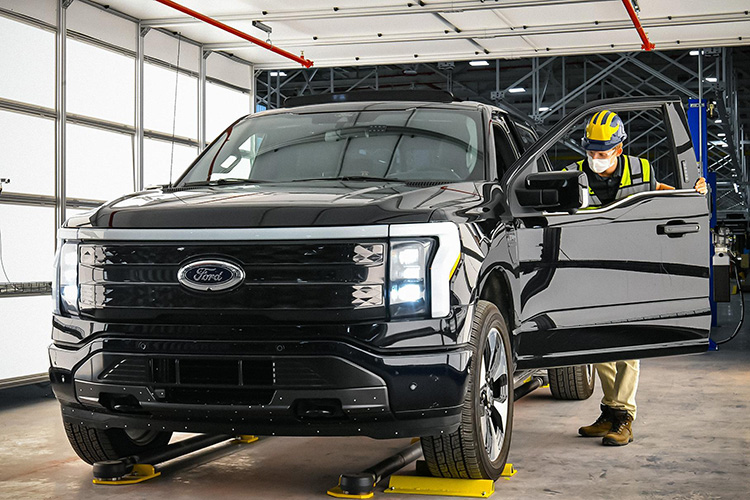Ford запустил сборку электропикапов F-150 Lightning