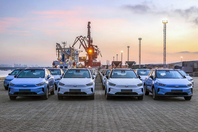 Geely отправила в Беларусь первую партию электромобилей Geometry C