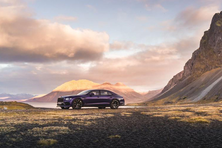 гибридный Bentley Flying Spur пересек Исландию