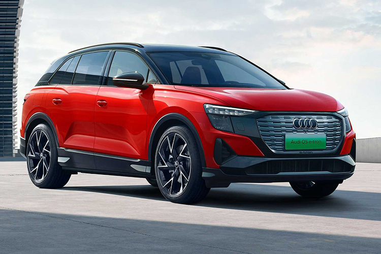Audi Q5 e-tron red