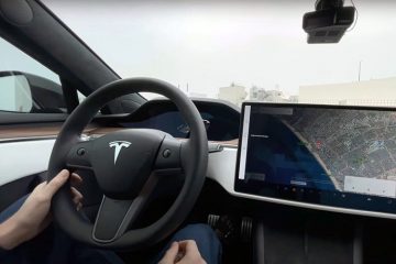 Энтузиаст заменил штурвал Tesla Model S на нормальный руль