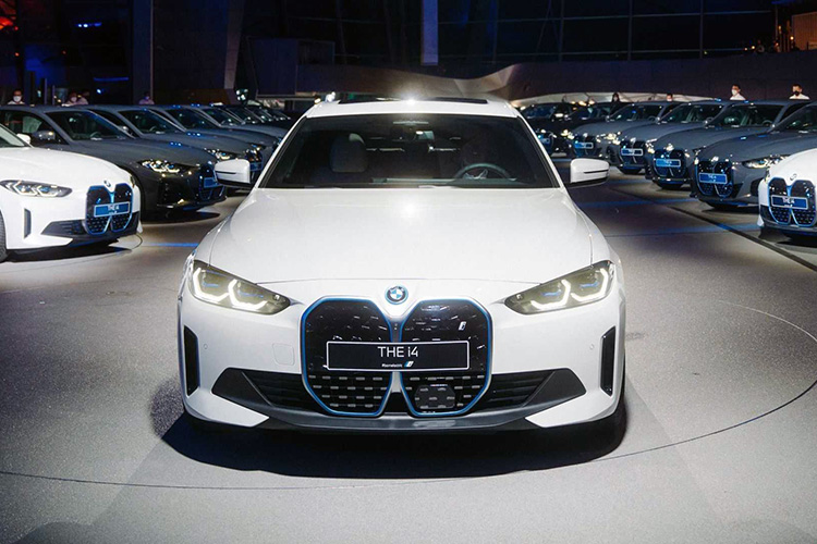 BMW досрочно начала поставки электрокара i4