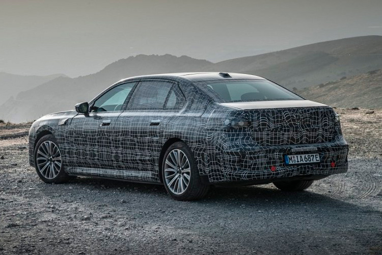 BMW i7 тесты в камуфляже