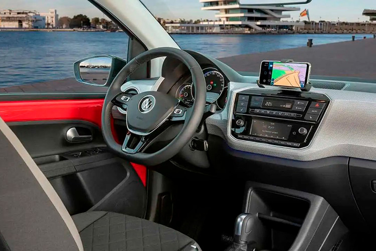 Volkswagen e-Up интерьер