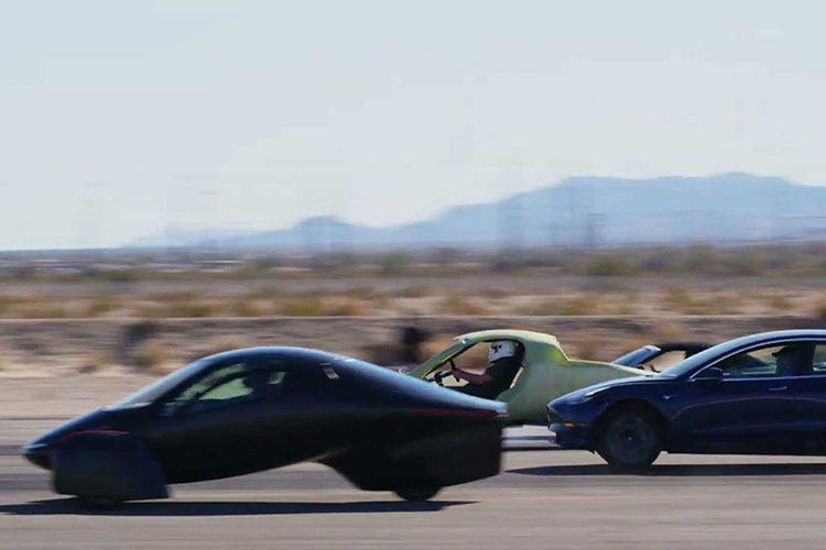 Aptera Solar обходит Tesla Model 3 в дрэге
