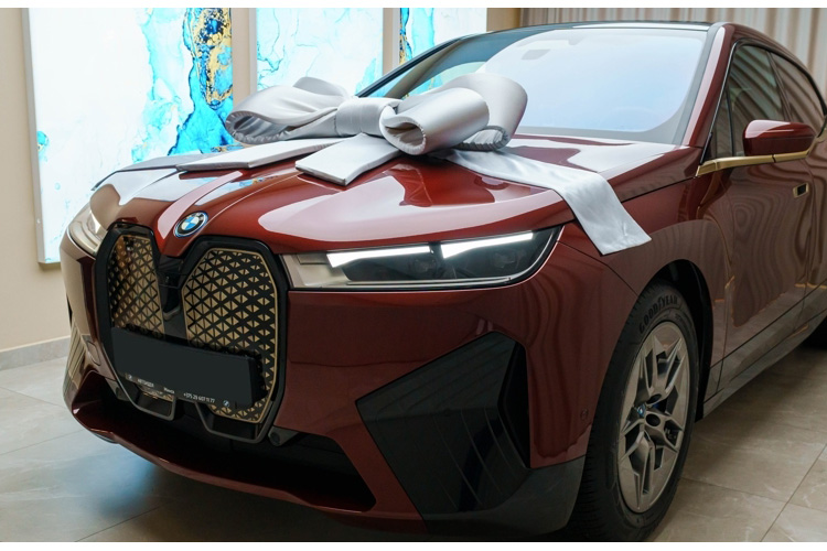 первый электрический кроссовер BMW iX в Беларуси