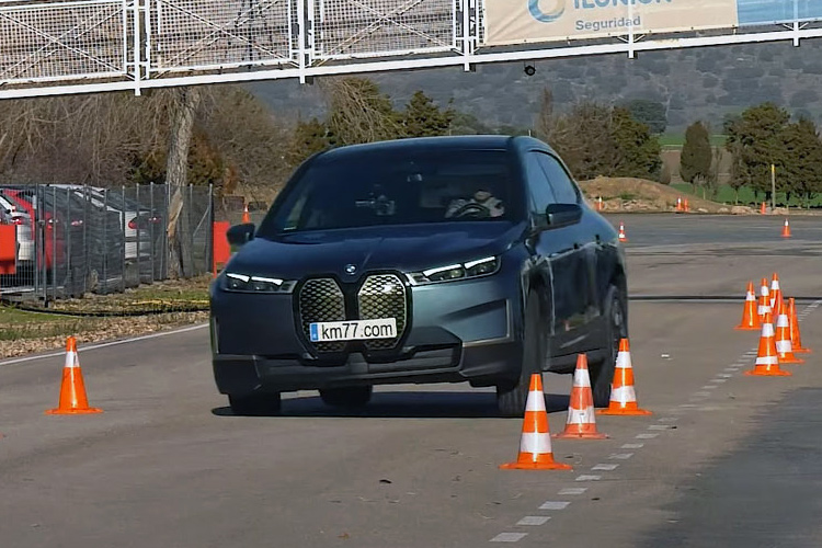 лосиный тест BMW iX