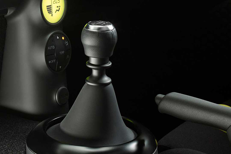 Toyota фейковая механика для электромобилей