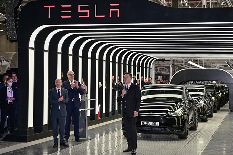 Илон Маск Tesla Giga Berlin официально открылся