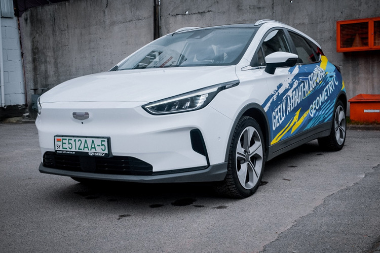 Geely Geometry C в качестве курьерского авто