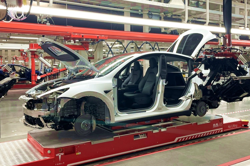 Tesla Model Y Гига Берлин