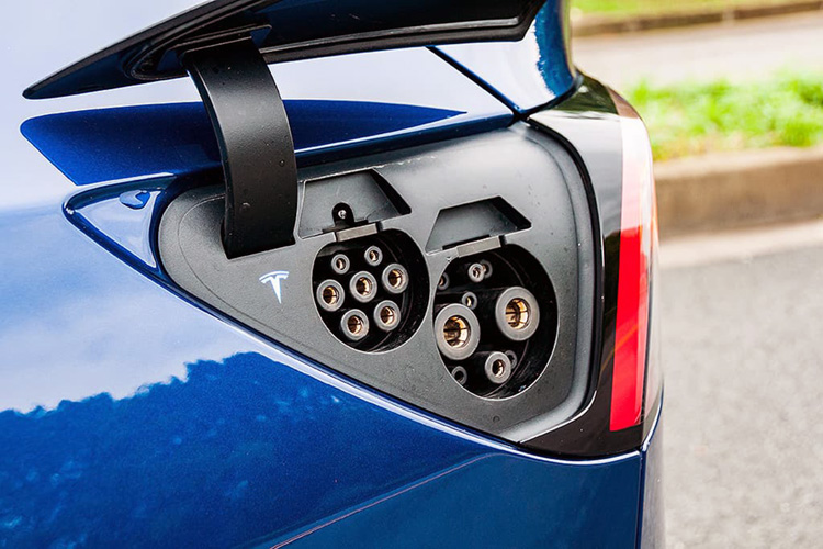 Tesla Model Y зарядный разъем GB/T