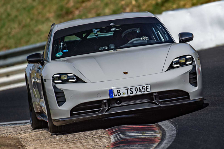 Porsche Taycan Turbo S Нюрбургринг