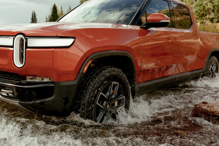 rivian r1t по реке