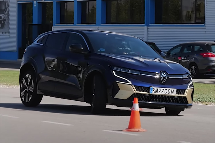 Renault Megane E-Tech Electric лосиный тест