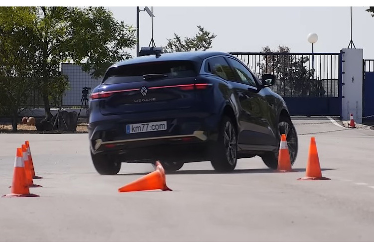 Renault Megane E-Tech Electric лосиный тест