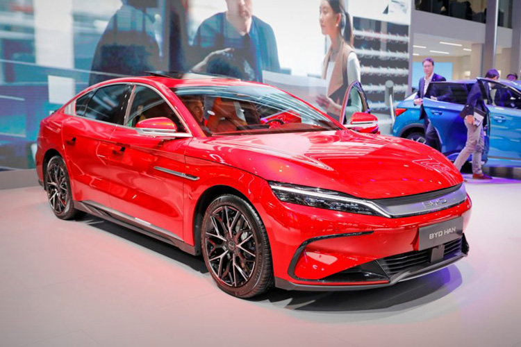 BYD Han в Париже