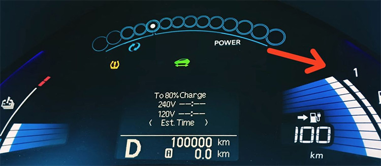 Nissan Leaf приборная панель