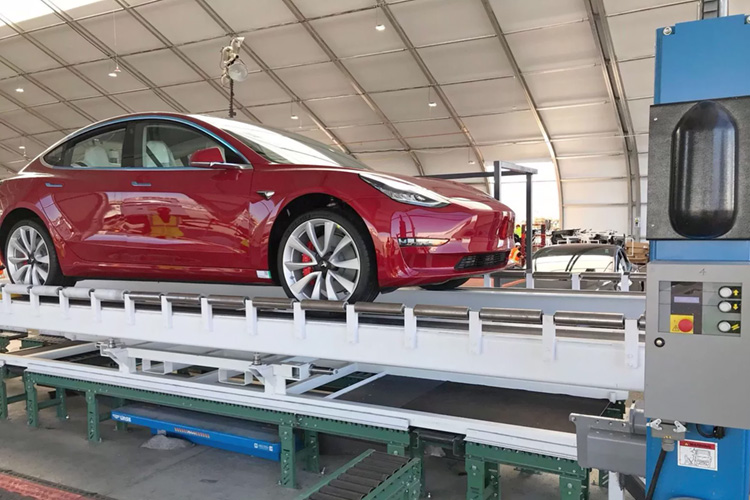Легендарный палаточный цех Tesla, где собирались ранние экземпляры Model 3