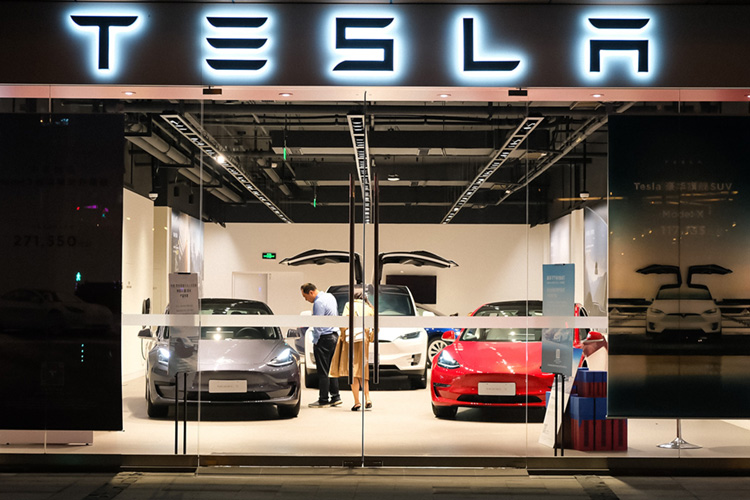 Tesla шоурум