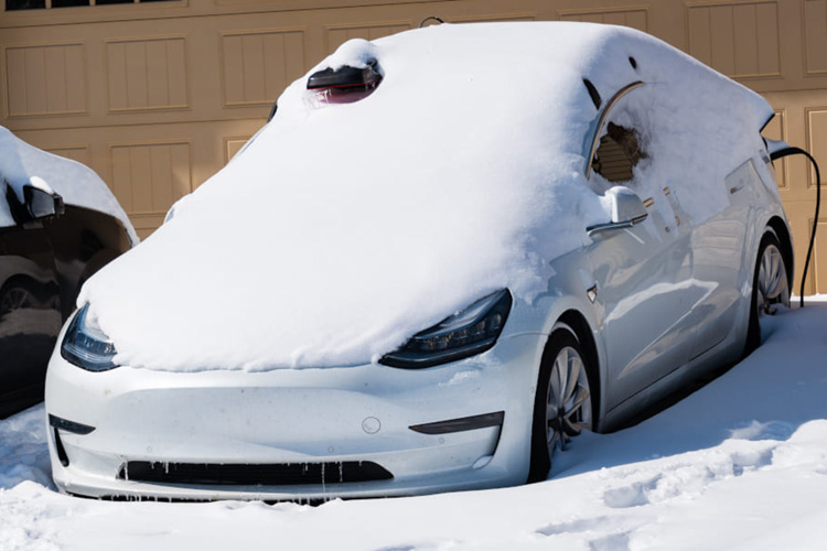 Tesla Model Y зимой