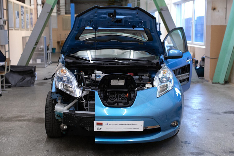 Nissan Leaf I поколения в разрезе