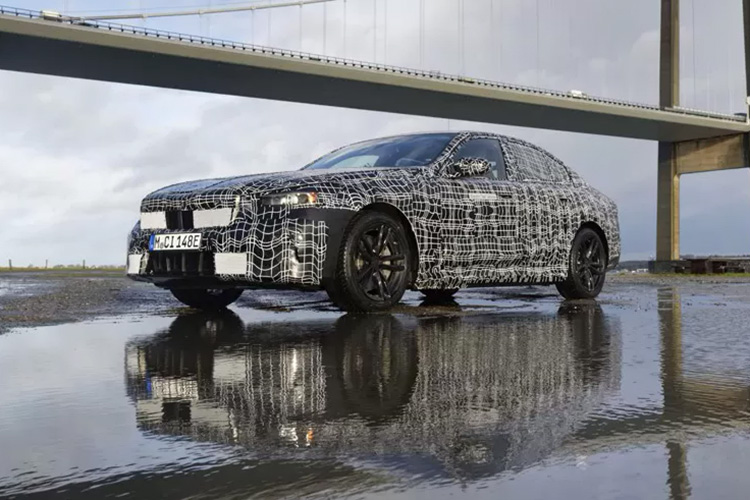 BMW i5 spy