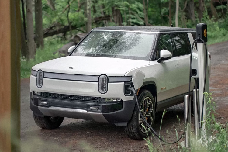 Rivian R1S