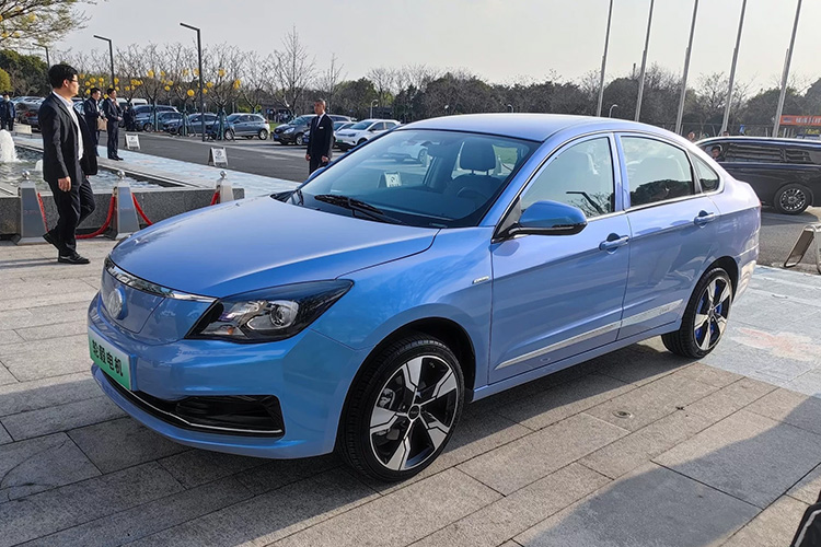 Dongfeng Aeolus E70