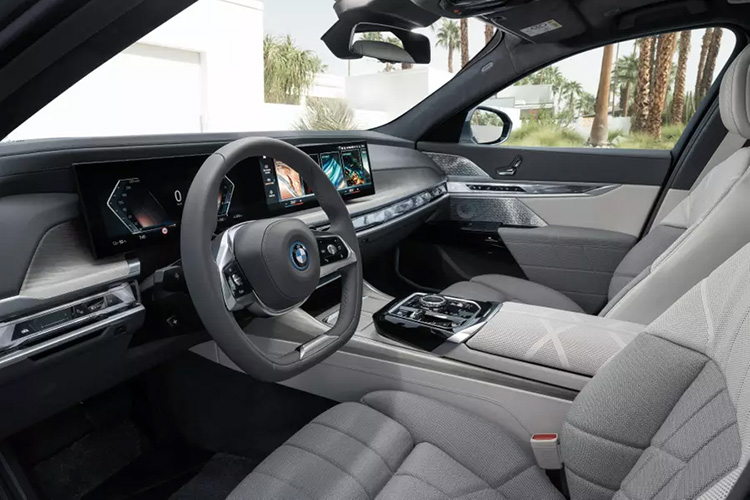 BMW i7