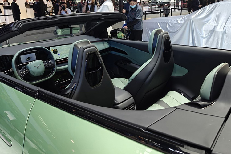 Hongqi EH7