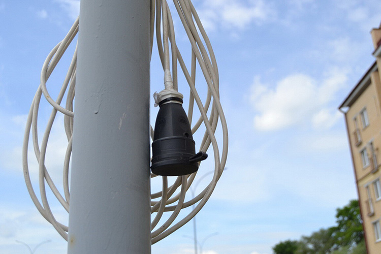 зарядка электромобиля из окна многоэтажки