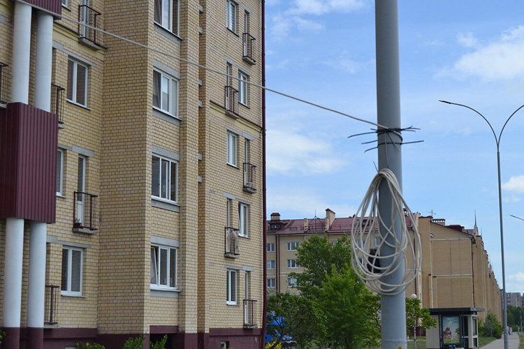 зарядка электромобиля из окна многоэтажки