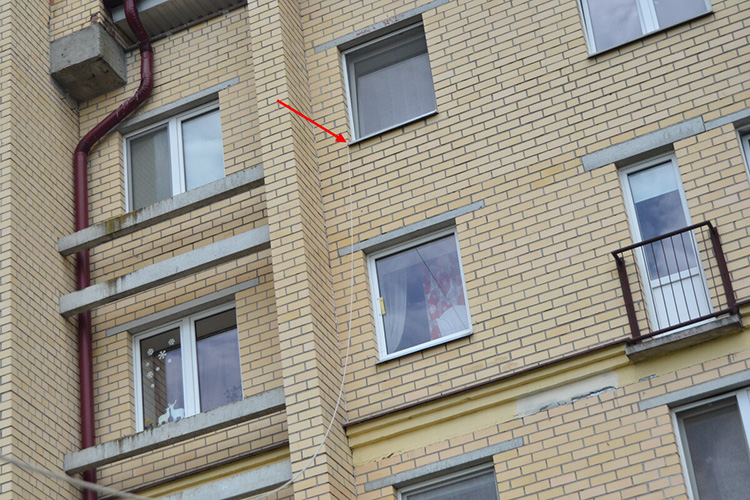 зарядка электромобиля из окна многоэтажки