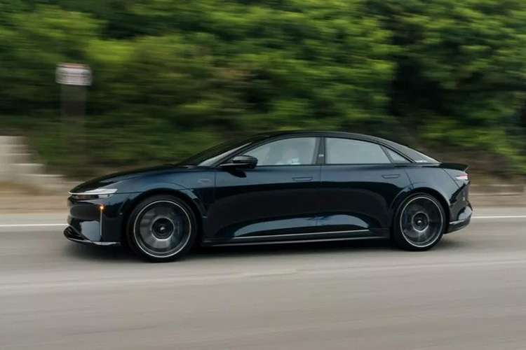 Lucid Air Sapphire «броневик»