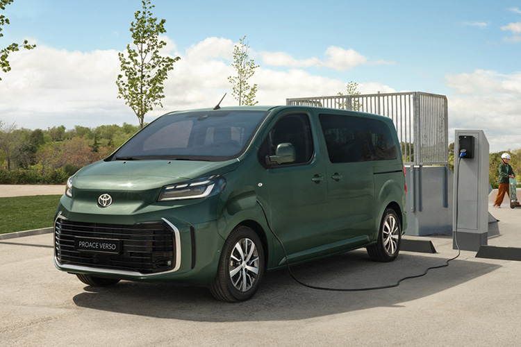 обновлённая версия Toyota Proace Verso