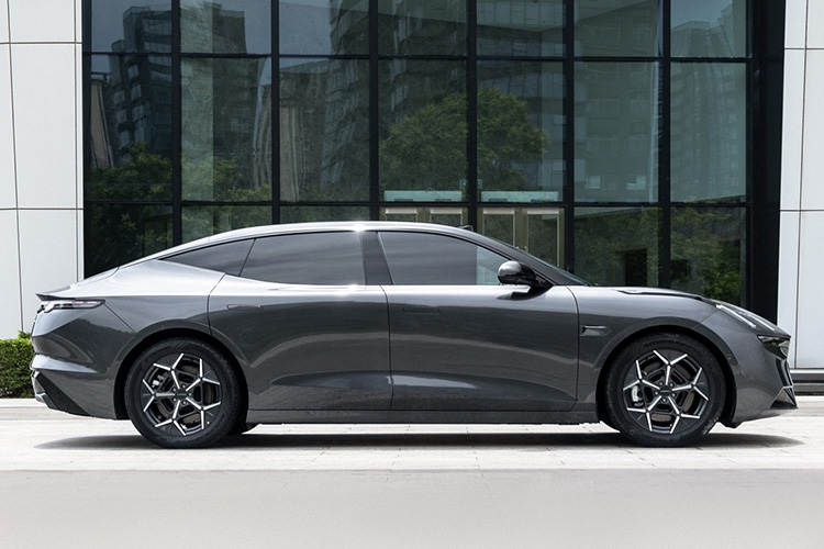Lynk & Co Z10