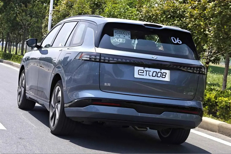 Dongfeng eπ 008