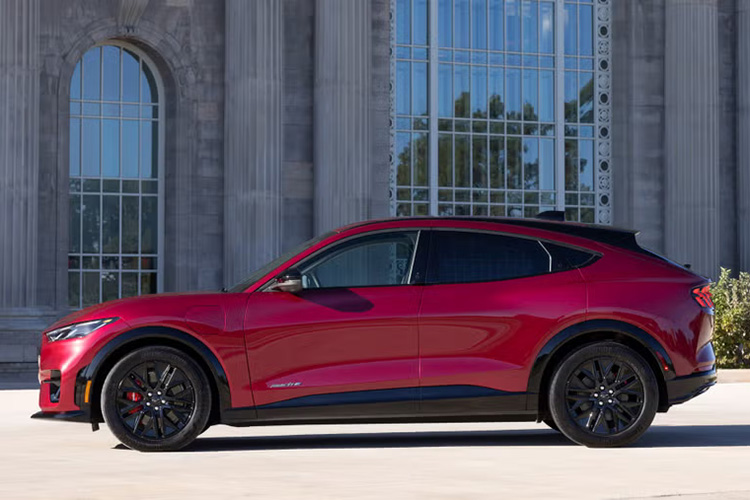 Ford Mustang Mach-E 2025