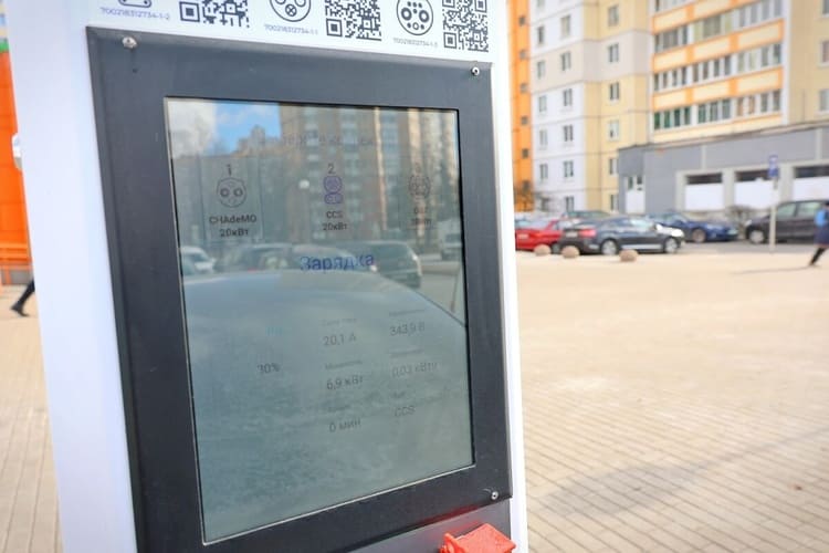примерзало стекло