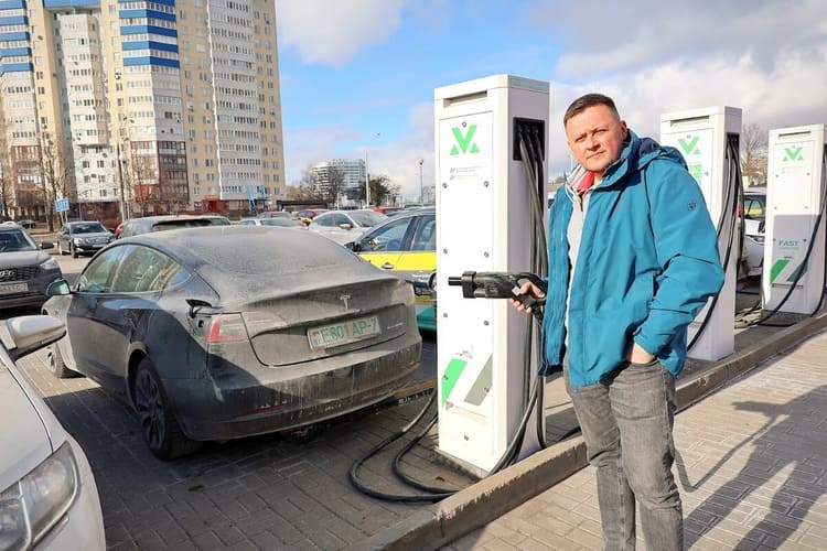 фанат Tesla