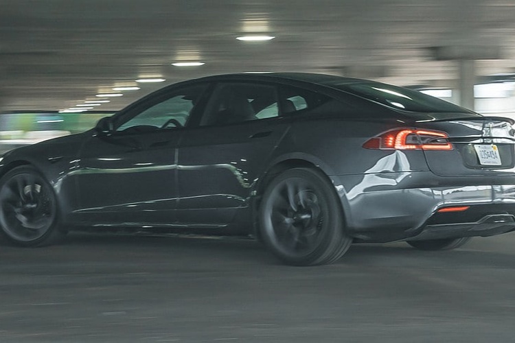 Нынешняя  Tesla Model S