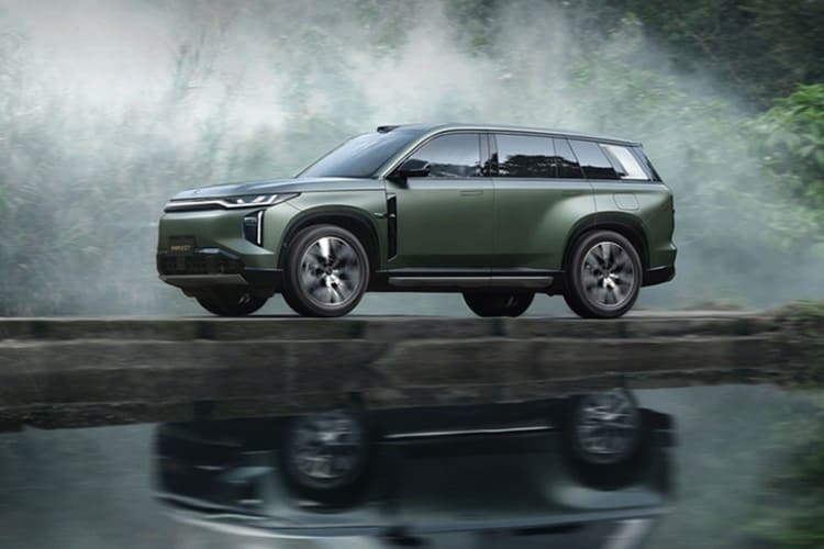 Гибридный кроссовер GAC S7