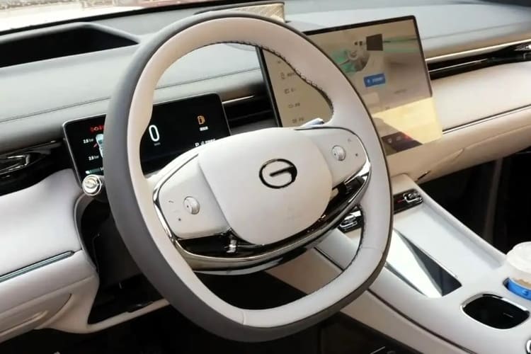 Интерьер кроссовера GAC S7 