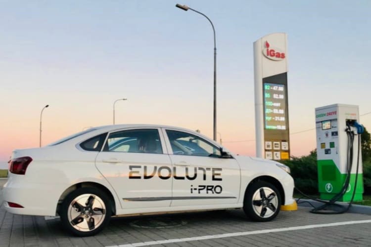  на одной из зарядных станций в России