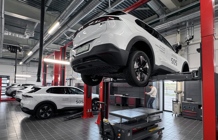 Кроссовер DEEPAL