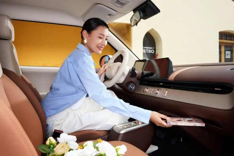 Интерьер Changan Lumin в дорогих комплектациях
