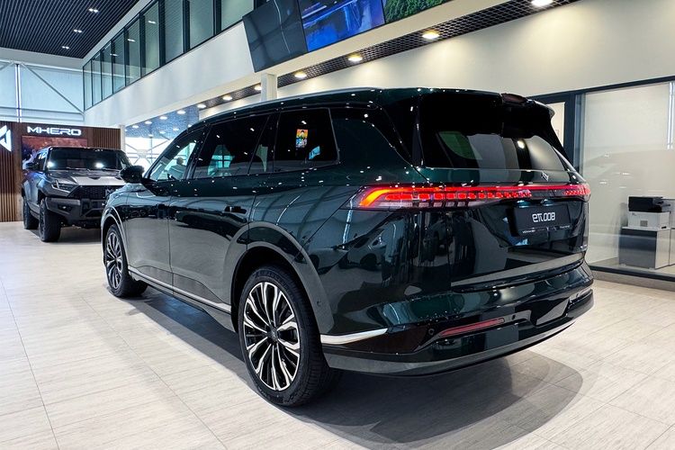 кроссовер бренда eπ