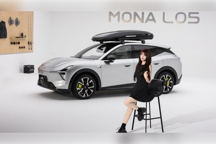 Mona L05